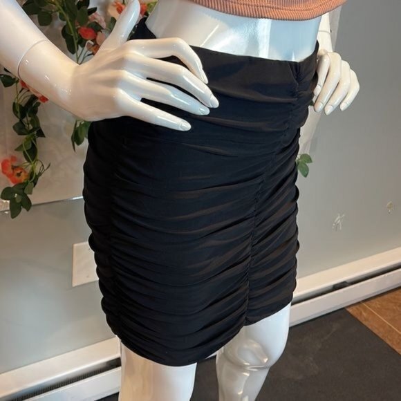 Haute Monde Ruched Mini Black Elastic Waistband High Rise Skirt Size M RefFNB - Picture 7 of 10